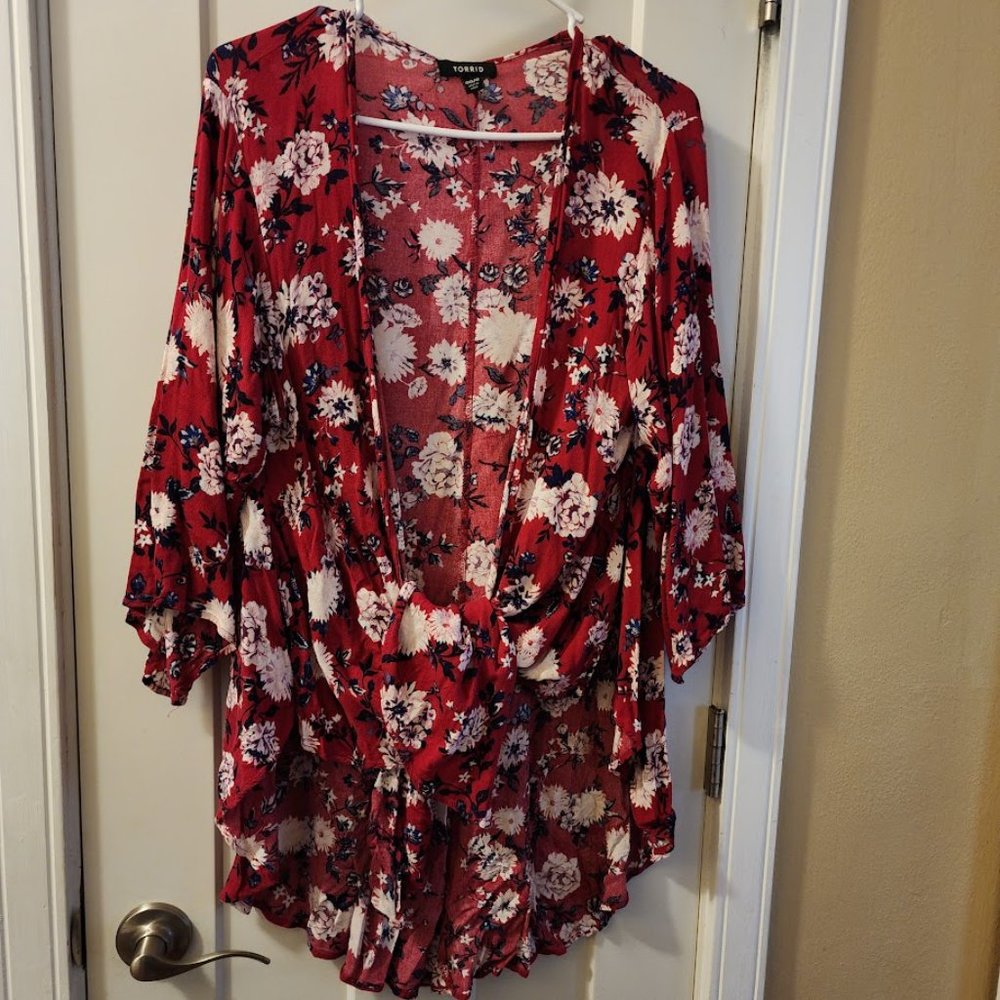 Torrid Gorgeous Floral kimono wrap - Picture 3 of 5